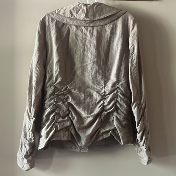 Spanner jacket with gold threads and three buttons - Picture 5 of 7